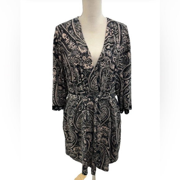 Jones New York Belted Robe Women’s L/XL 3/4 Sleeves Tan Black Paisley V Neck - Picture 7 of 8